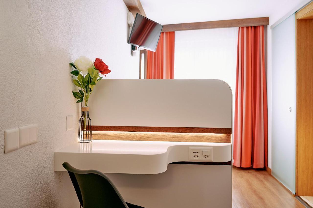 Elite Hotel Visp Bagian luar foto