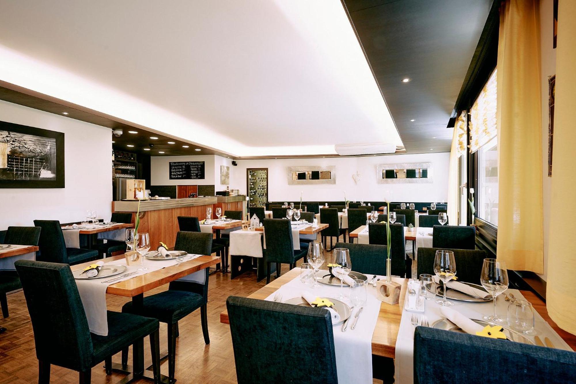 Elite Hotel Visp Bagian luar foto