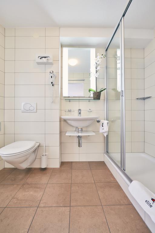 Elite Hotel Visp Bagian luar foto