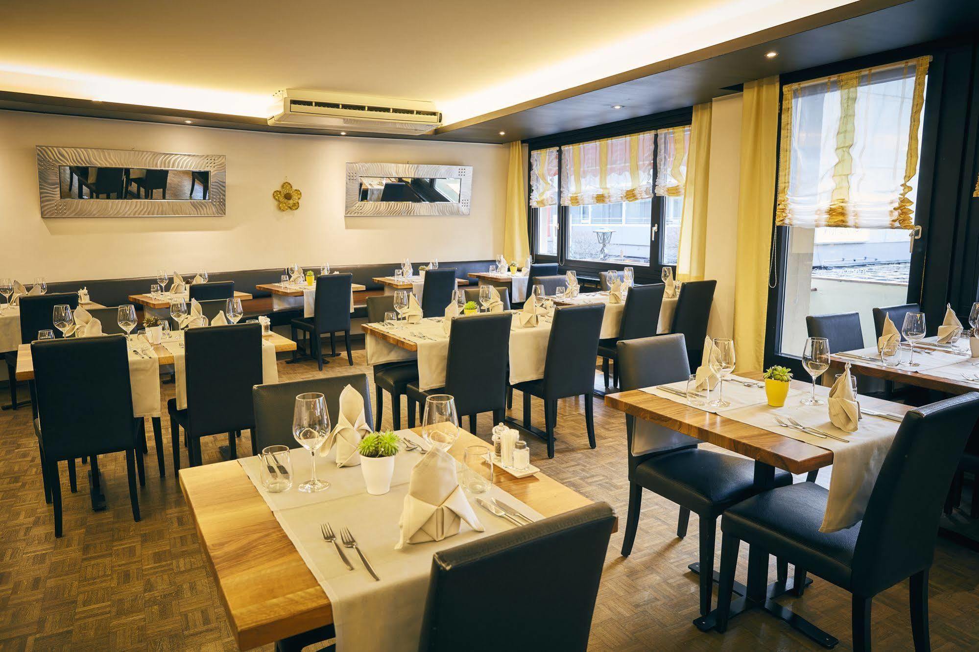 Elite Hotel Visp Bagian luar foto