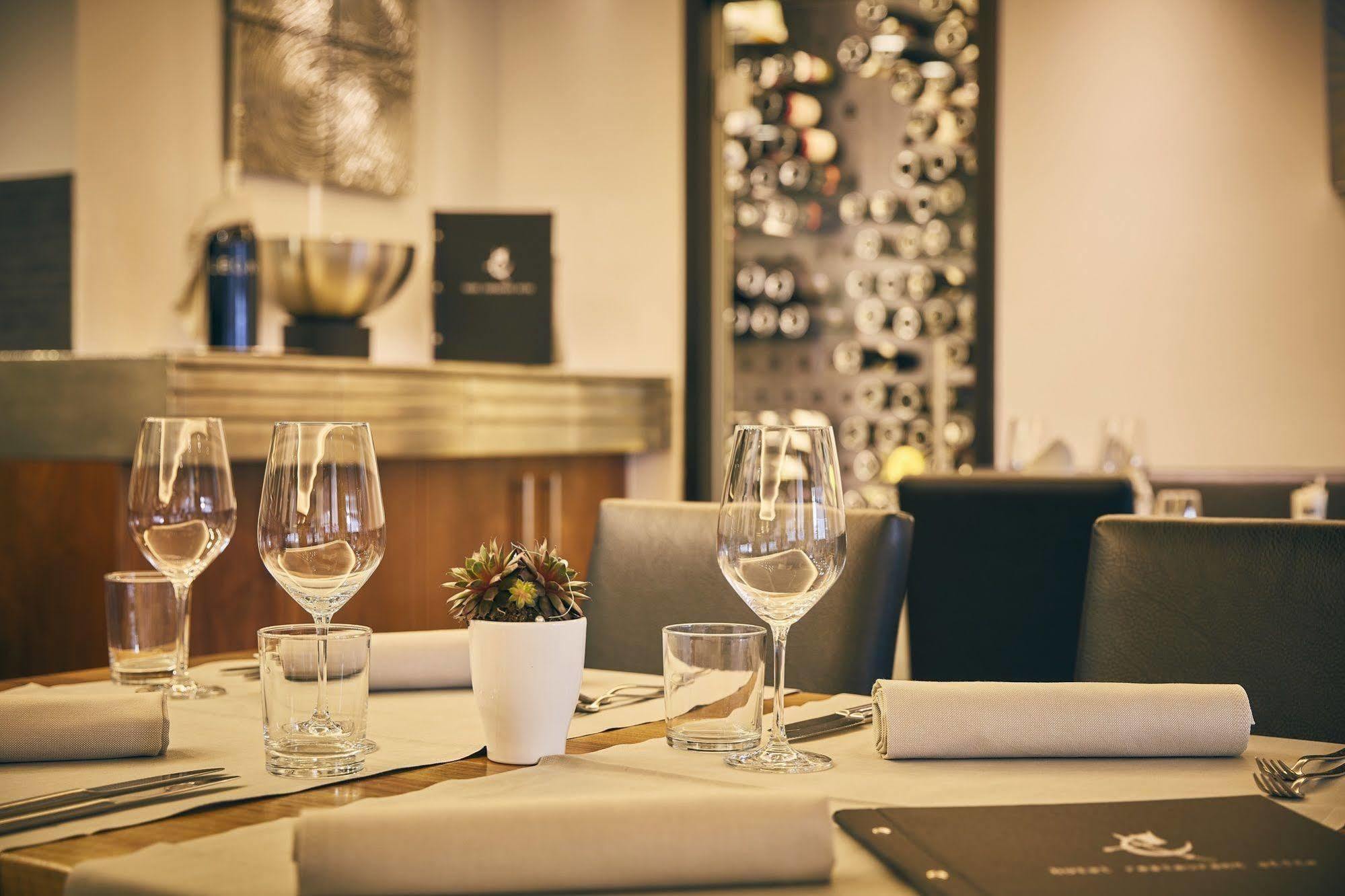 Elite Hotel Visp Bagian luar foto