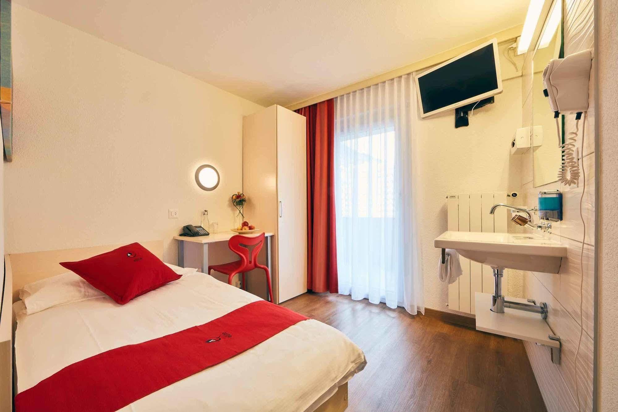 Elite Hotel Visp Bagian luar foto