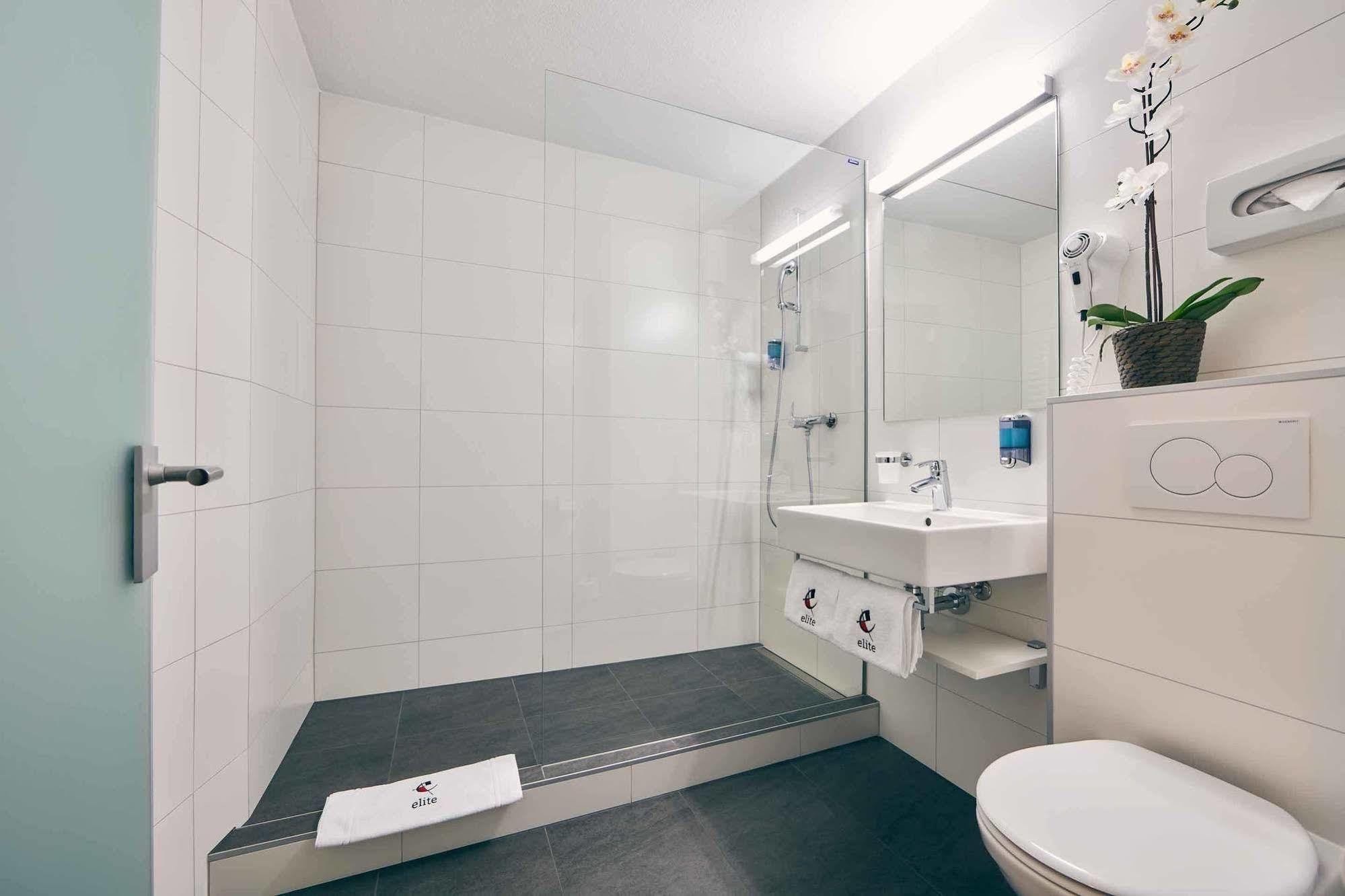 Elite Hotel Visp Bagian luar foto