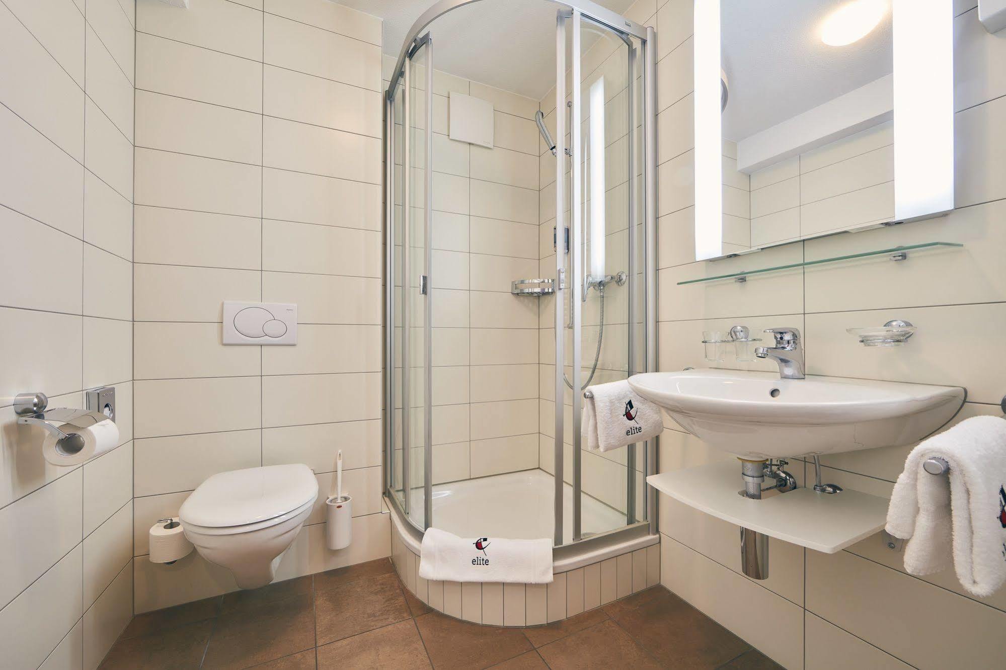 Elite Hotel Visp Bagian luar foto